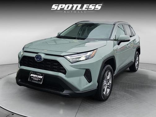 2022 Toyota RAV4 Hybrid XLE