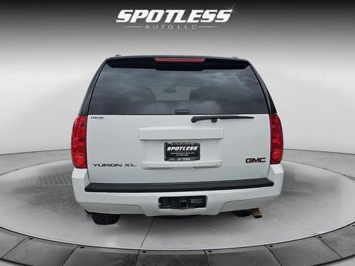 2011 GMC Yukon XL 2500 SLE