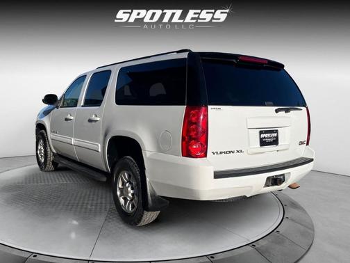 2011 GMC Yukon XL 2500 SLE