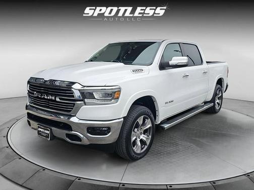 Bright White Clearcoat 2020 RAM 1500 Laramie