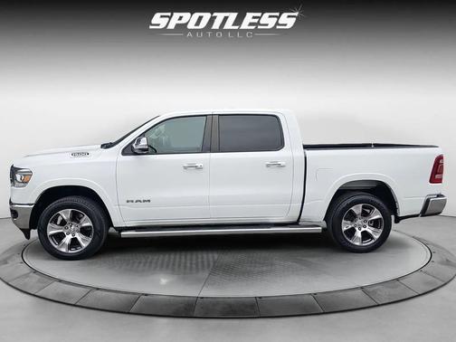 Bright White Clearcoat 2020 RAM 1500 Laramie
