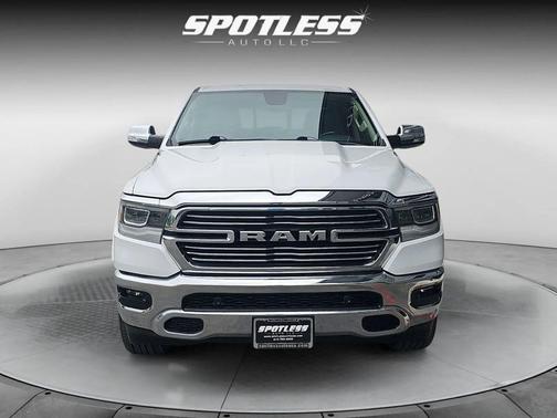 Bright White Clearcoat 2020 RAM 1500 Laramie