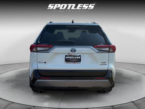 2020 Toyota RAV4 Hybrid SE