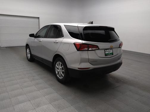 Silver Ice Metallic 2022 Chevrolet Equinox LS