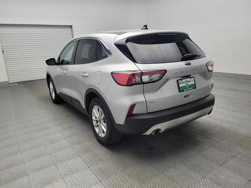 Ingot Silver Metallic 2020 Ford Escape SE