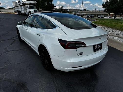 Pearl White Multi-Coat 2019 Tesla Model 3 Standard Range Plus