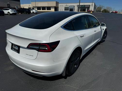 Pearl White Multi-Coat 2019 Tesla Model 3 Long Range