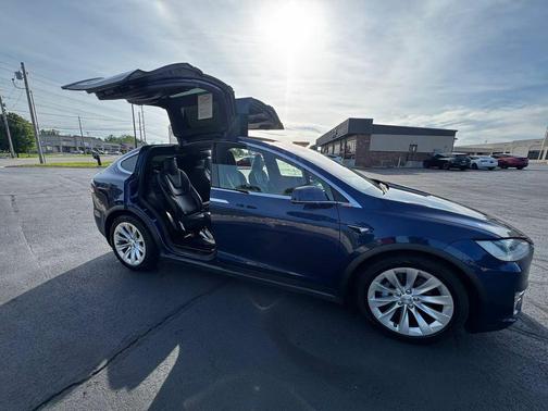 Deep Blue Metallic 2017 Tesla Model X 100D