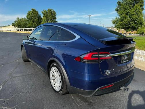 Deep Blue Metallic 2017 Tesla Model X 100D