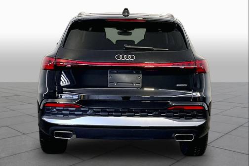 Mythos Black Metallic 2025 Audi Q5 Premium Plus TFSI quattro S tronic
