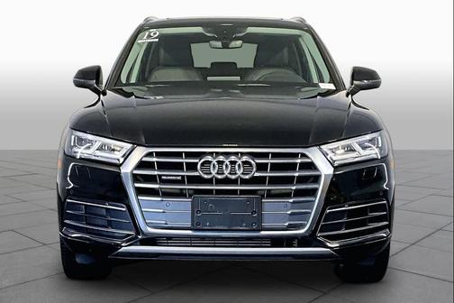 Mythos Black Metallic 2019 Audi Q5 2.0T Premium Plus