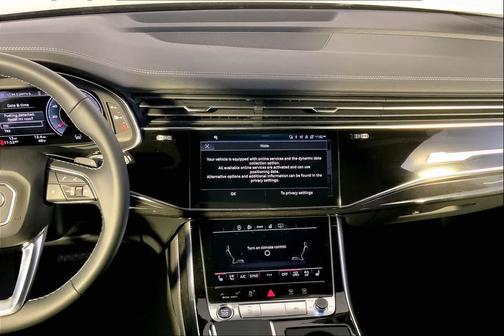 Mythos Black me 2026 Audi Q8 55 Premium Plus
