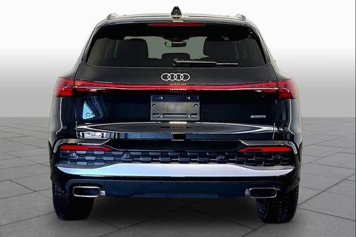 Mythos Black Metallic 2025 Audi Q5 Premium TFSI quattro S tronic