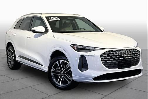 Glacier White Metallic 2025 Audi Q5 Premium TFSI quattro S tronic