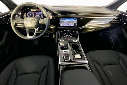 Mythos Black me 2026 Audi Q7 45 Premium