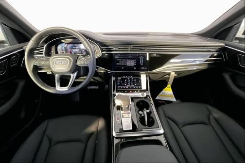 Glacier White m 2026 Audi Q8 55 Premium Plus