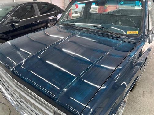BLUE 1985 Chevrolet Pickup Truck Base