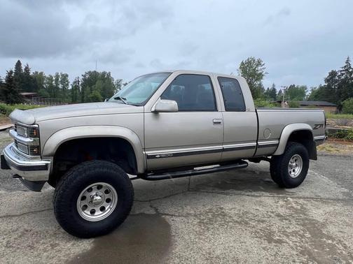 GOLD 1998 Chevrolet 1500 Fleetside