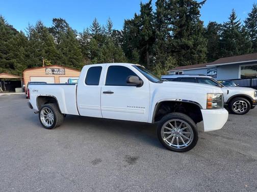 Summit White 2011 Chevrolet Silverado 1500 LT