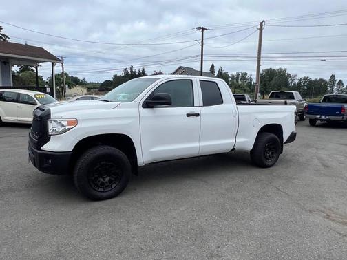 Super White 2016 Toyota Tundra SR