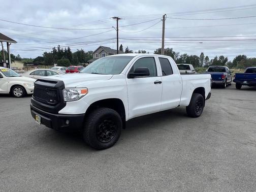 Super White 2016 Toyota Tundra SR