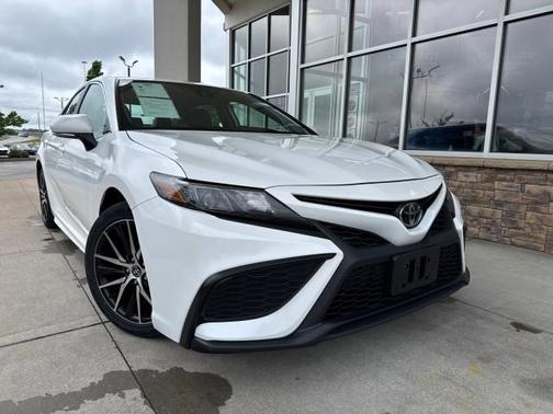 White 2024 Toyota Camry SE