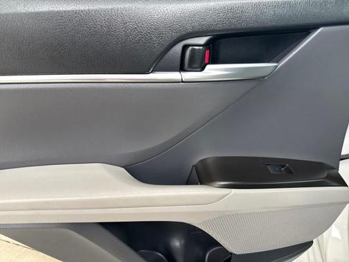 White 2024 Toyota Camry SE