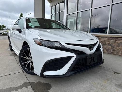 White 2024 Toyota Camry SE
