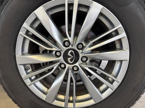 2023 INFINITI QX80 Luxe