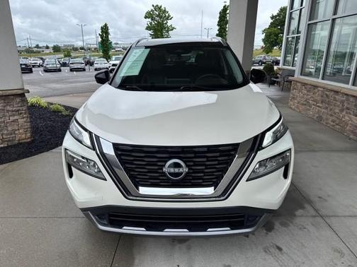 2 Tone White / Black Roof 2023 Nissan Rogue SL