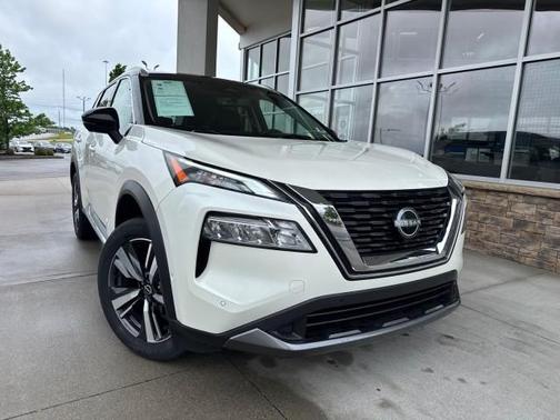 2 Tone White / Black Roof 2023 Nissan Rogue SL