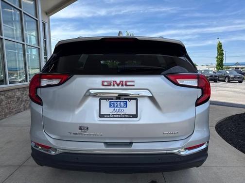 Silver 2022 GMC Terrain SLT
