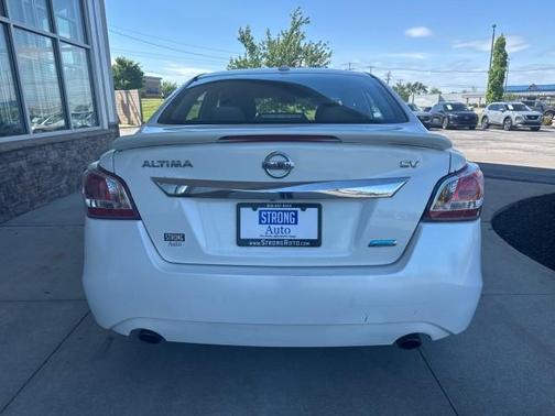 Pearl White 2013 Nissan Altima 2.5 SV