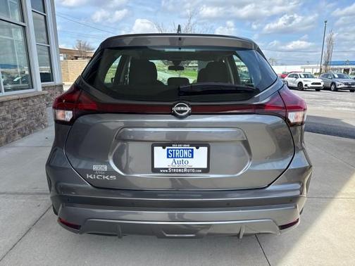Gun Metallic 2024 Nissan Kicks S