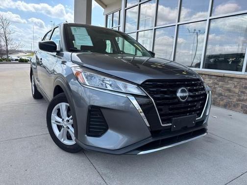 Gun Metallic 2024 Nissan Kicks S