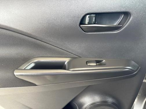 Gun Metallic 2024 Nissan Kicks S