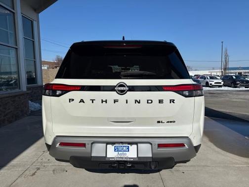 2024 Nissan Pathfinder SL