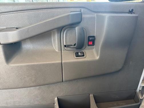 2022 Chevrolet Express 3500 LS