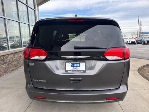 2023 Chrysler Voyager LX