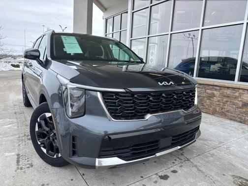 Gray 2024 Kia Sorento S SUV