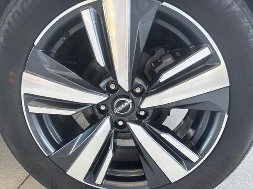 White 2023 Nissan Rogue SL