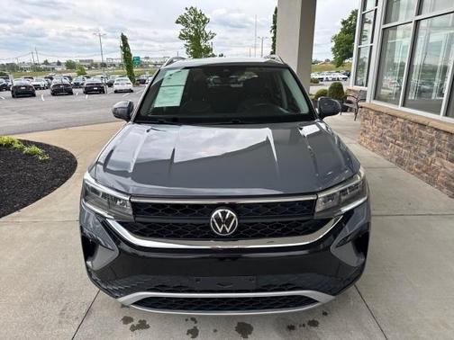 Pure Gray 2023 Volkswagen Taos 1.5T SE