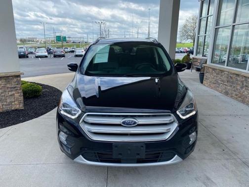 Photo 3 of 21 of 2019 Ford Escape Titanium