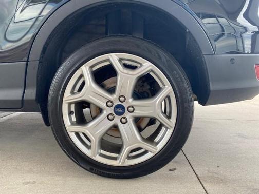 Photo 5 of 21 of 2019 Ford Escape Titanium
