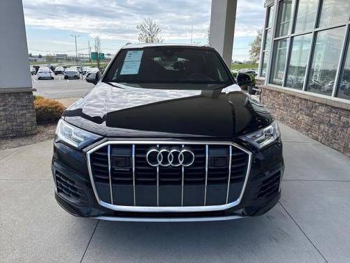 Mythos Black Metallic 2023 Audi Q7 45 Premium