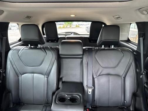Black 2022 INFINITI QX60 Luxe