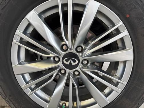 2022 INFINITI QX80 Luxe