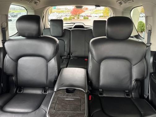 2022 INFINITI QX80 Luxe