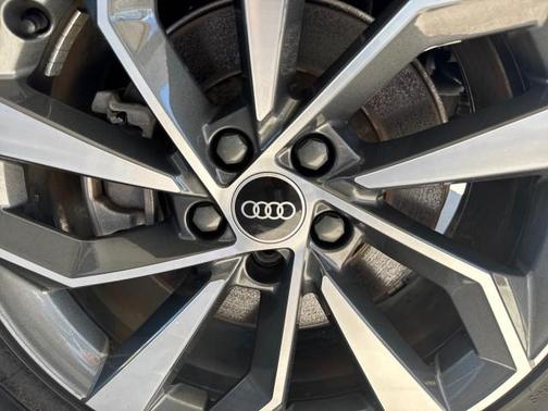 Daytona Gray Pearl Effect 2022 Audi Q5 45 S line Premium Plus
