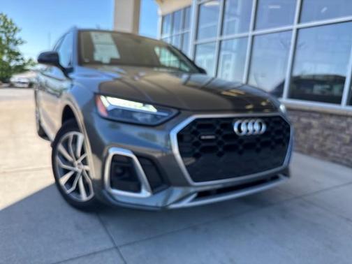 Daytona Gray Pearl Effect 2022 Audi Q5 45 S line Premium Plus